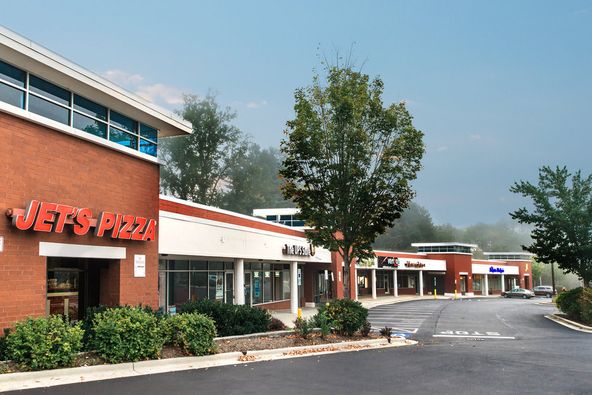 COLLEGE STATION SHOPPING CENTER: 100 College Station Dr, Brevard, NC 28712